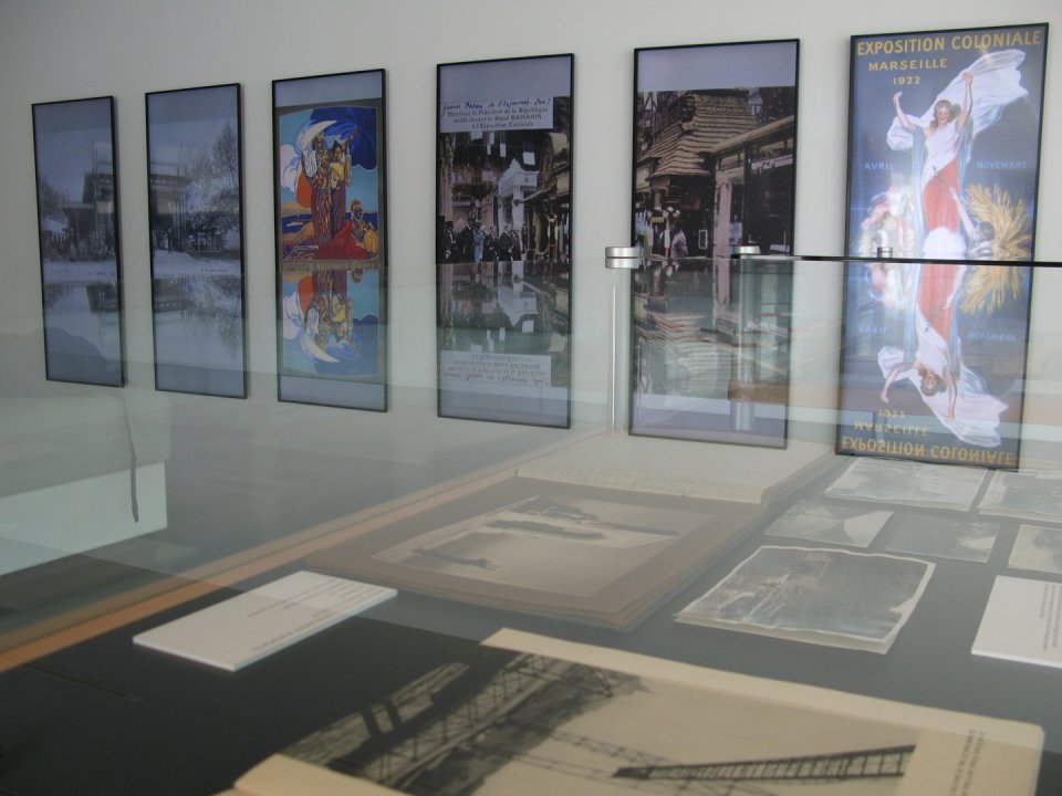 Vue de l'installation vidéo 6 écrans synchronisés au Musée d'Histoire de Marseille